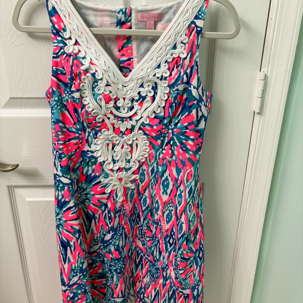 Gabby Shift Dress Vibrant Sleeveless Dress with Lace Detail size 2